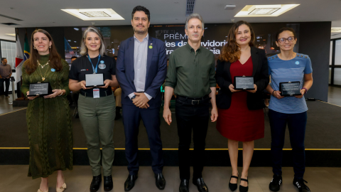 Governo de Minas reconhece servidores que se destacaram no atendimento ao cidadão e promoção da transparência